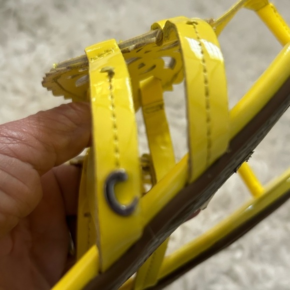 $19 clearance Sam Edelman Circus Yellow Canyon Medallion Sandals 7.5 flaw S16 - Picture 5 of 11